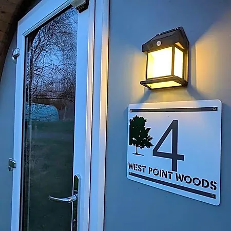 West Point Woods 배로우인퍼니스